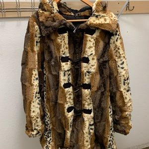 Dennis basso XL Faux Fur coat. Leopard like print.